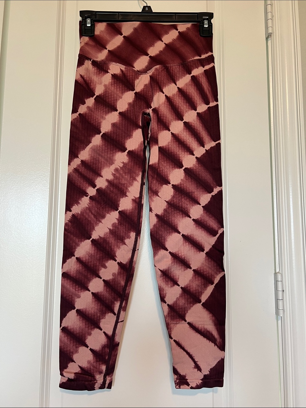 PINK Victoria's Secret Pink and Burgundy Tie-Dye Leggings